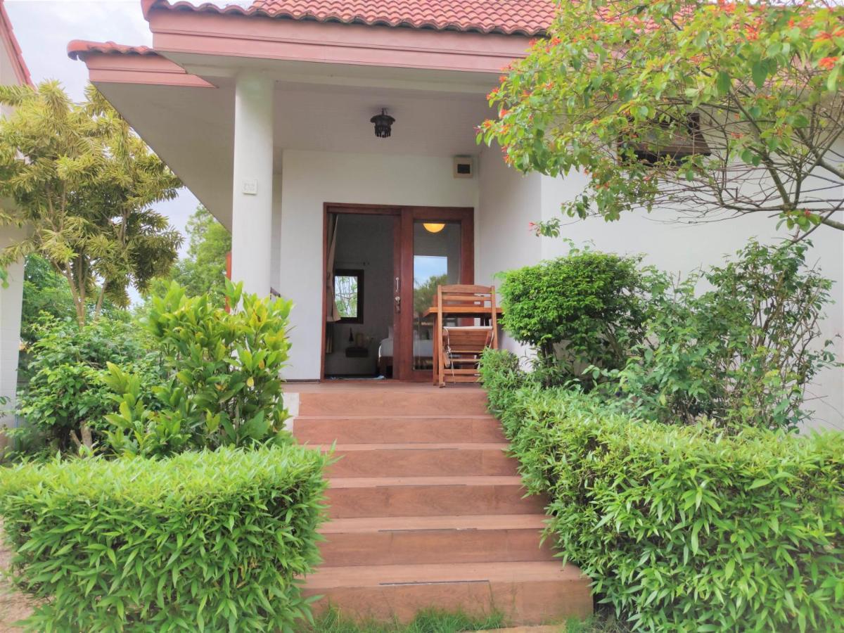 Armonia Village resort y Spa Chumphon Exterior foto