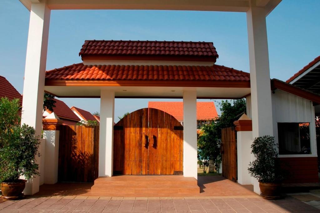 Armonia Village resort y Spa Chumphon Exterior foto